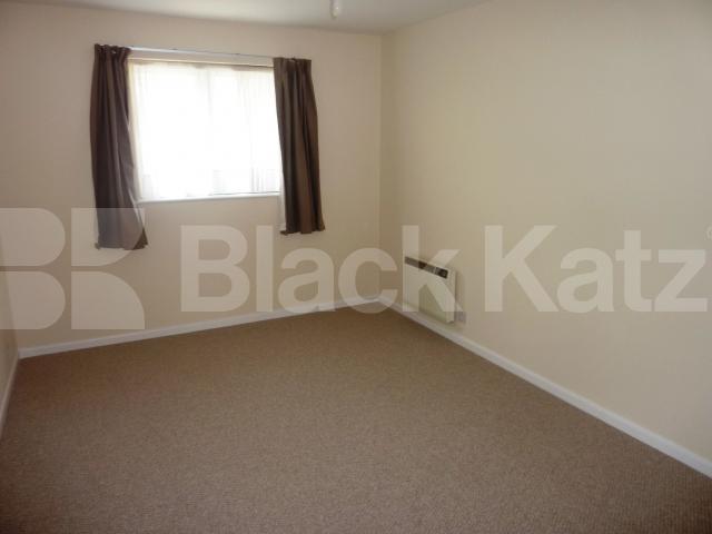 			3 MINUTES TO TUBE!, 1 Bedroom, 1 bath, 1 reception Flat			 Heddington Grove, CALEDONIAN ROAD